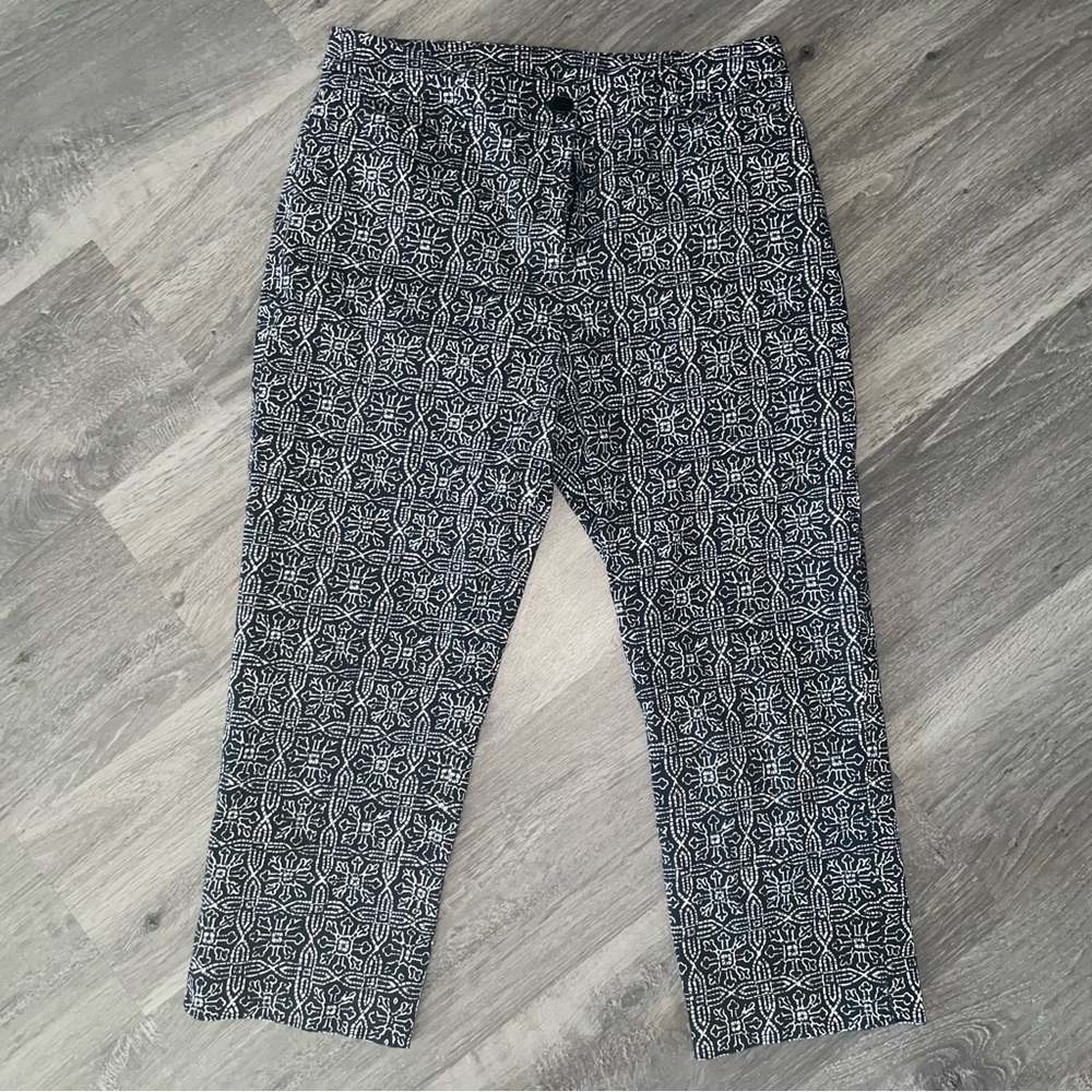 Cropped Fit Trousers with an Ornate Fabric Pattern!